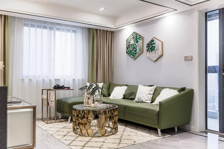 ����Ʒ����������70ƽ�ִ������ң�ÿ���������䶼�ÿ���