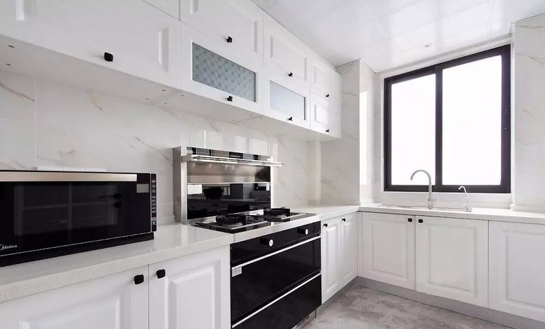 【作品赏析】——现代美式三居室,石膏线装饰的背景墙简洁又大气