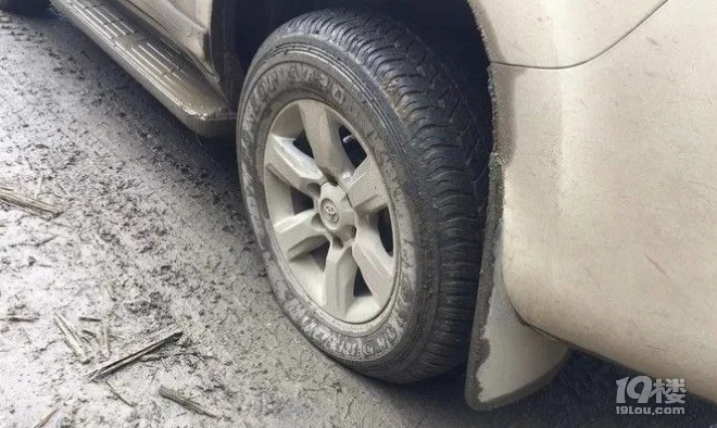 和鄰居的車位戰(zhàn)，我現(xiàn)在處于劣勢啊，因?yàn)槲以诿魈幩诎堤? /><br><br></div></div>
        </div>





    </div>
</td></tr></tbody></table>

</div>

<!--S 優(yōu)選模塊-->
<!--E 優(yōu)選模塊-->
<!--S 帖子標(biāo)簽-->
    <div   id=
