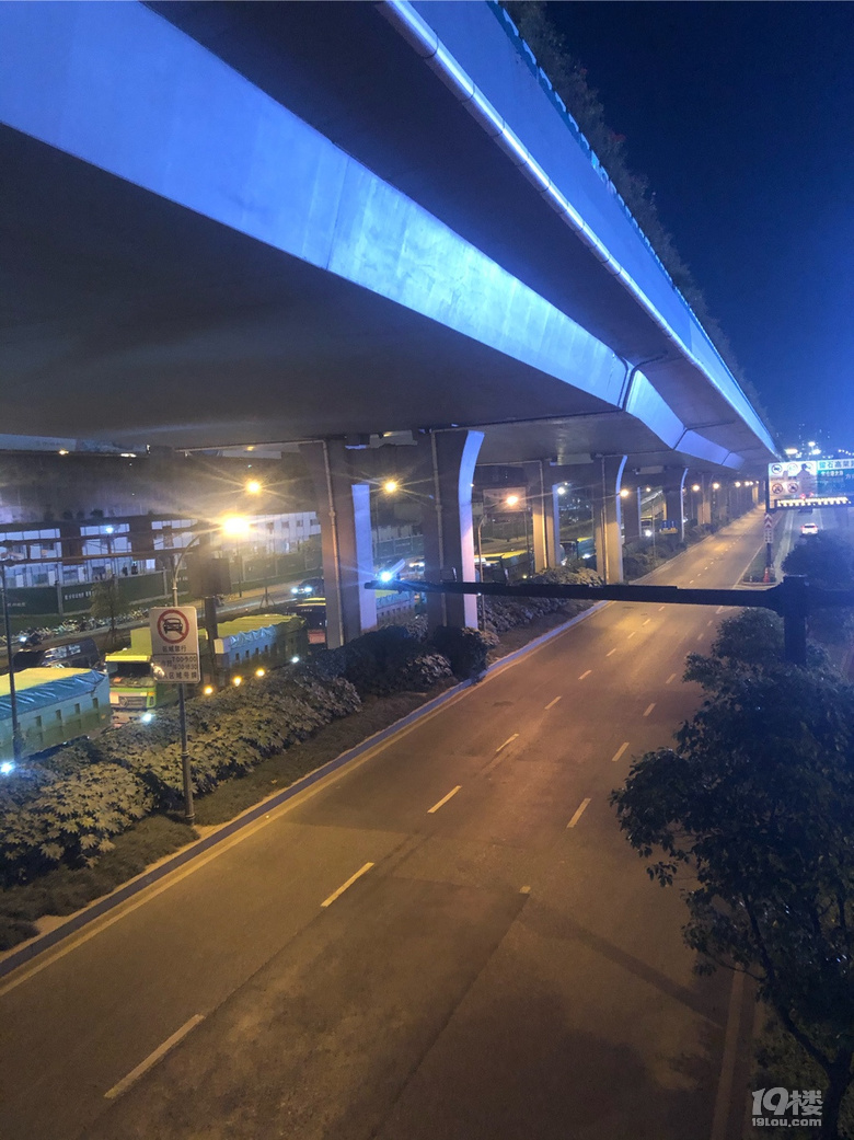 夜晚的拱墅天桥