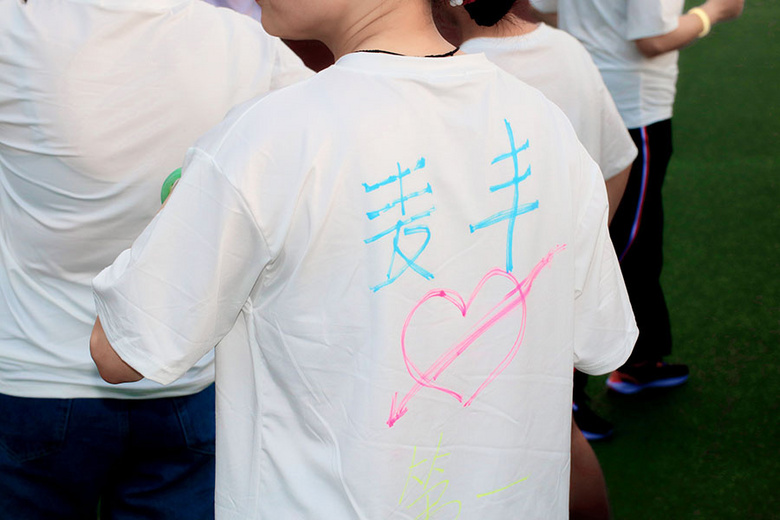 ��ȼ������ȫԱ������׷���ߡ���2021���������װ��ӫ��ҹ�ܻ���