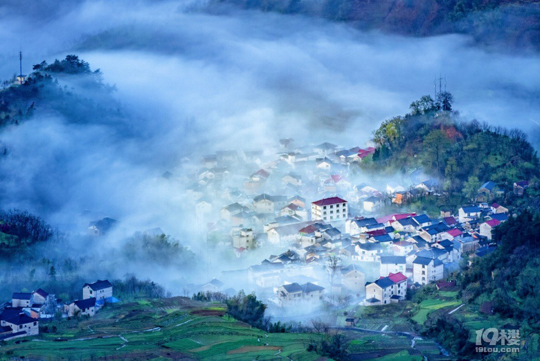 登高太子尖赏浙皖两地绝美景色