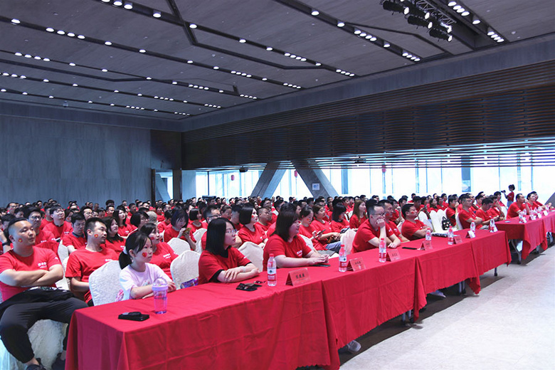 【构建新格局 启航新征程】 麦丰14周年庆暨下半年启动大会!
