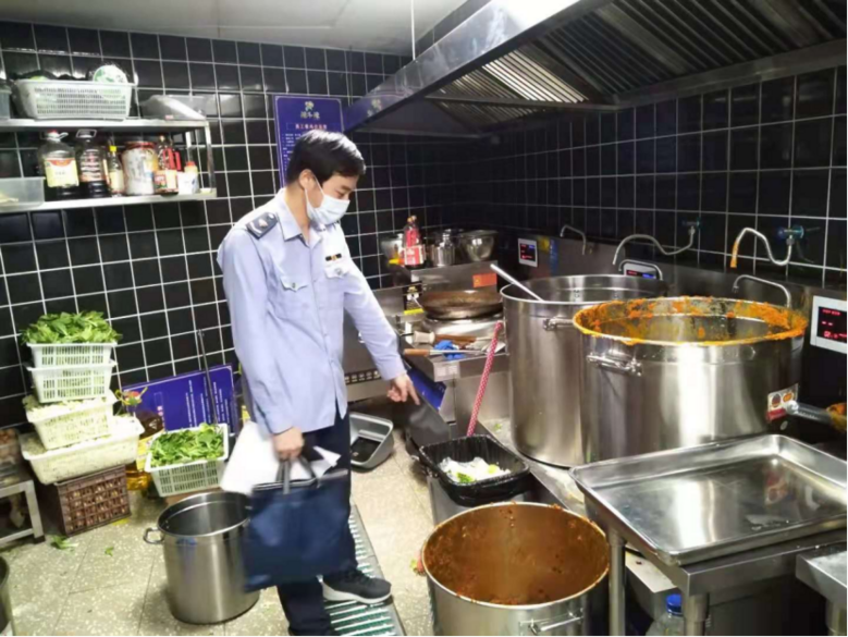 蒼蠅飛舞,停業(yè)整改!杜海濤回應(yīng)火鍋店被責(zé)令停業(yè)!網(wǎng)友更怒了…