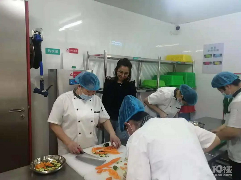 食堂阿姨也要比赛?这所幼儿园开展了食堂人员岗位技能展示活动