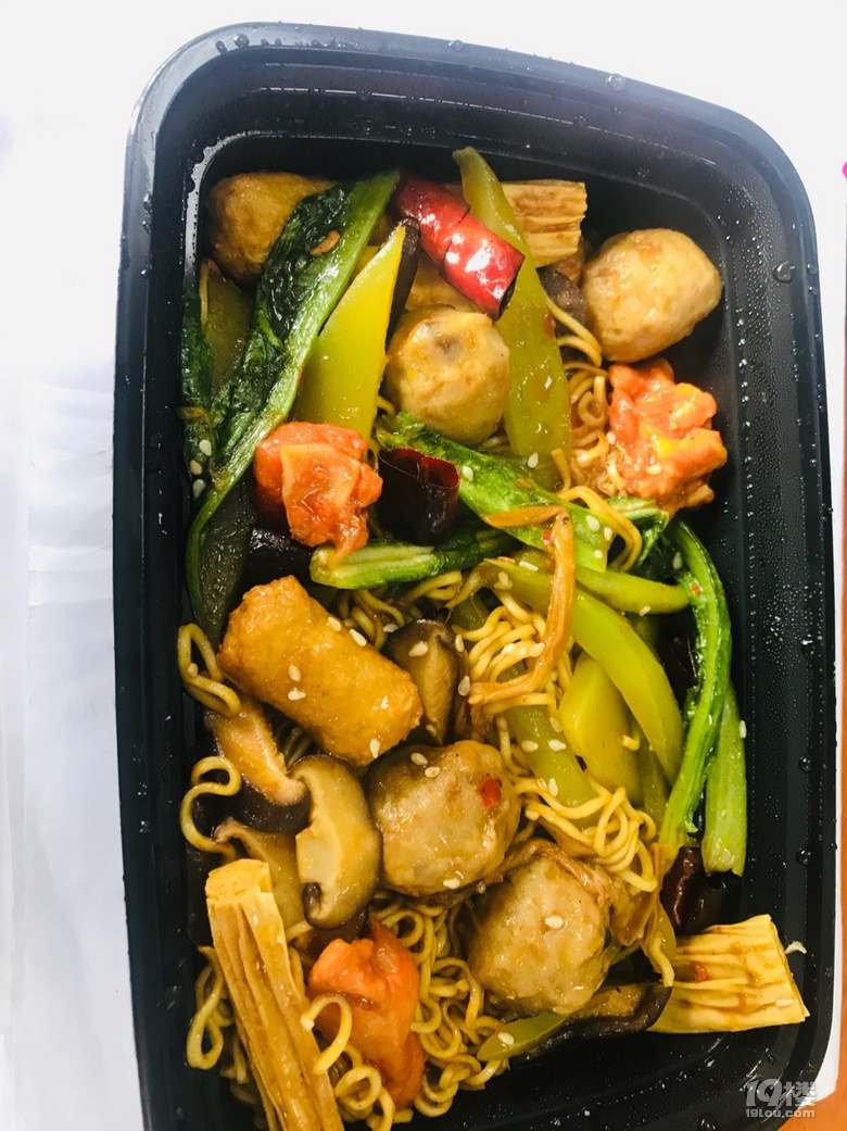 干锅方便面与水煮方便面