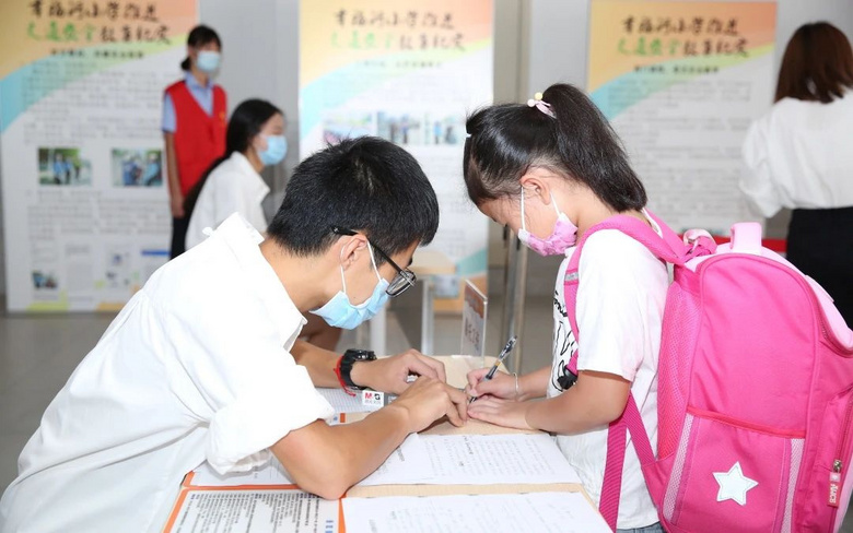試點(diǎn)先行,暖心托管,幸福河小學(xué)暑期托管第二期開(kāi)班!