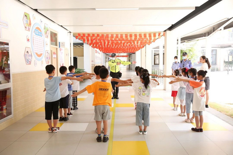 試點(diǎn)先行,暖心托管,幸福河小學(xué)暑期托管第二期開(kāi)班!