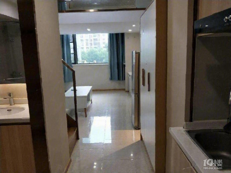 上城区  好房，无需社保。首付  只要8万，精装修送车位急售