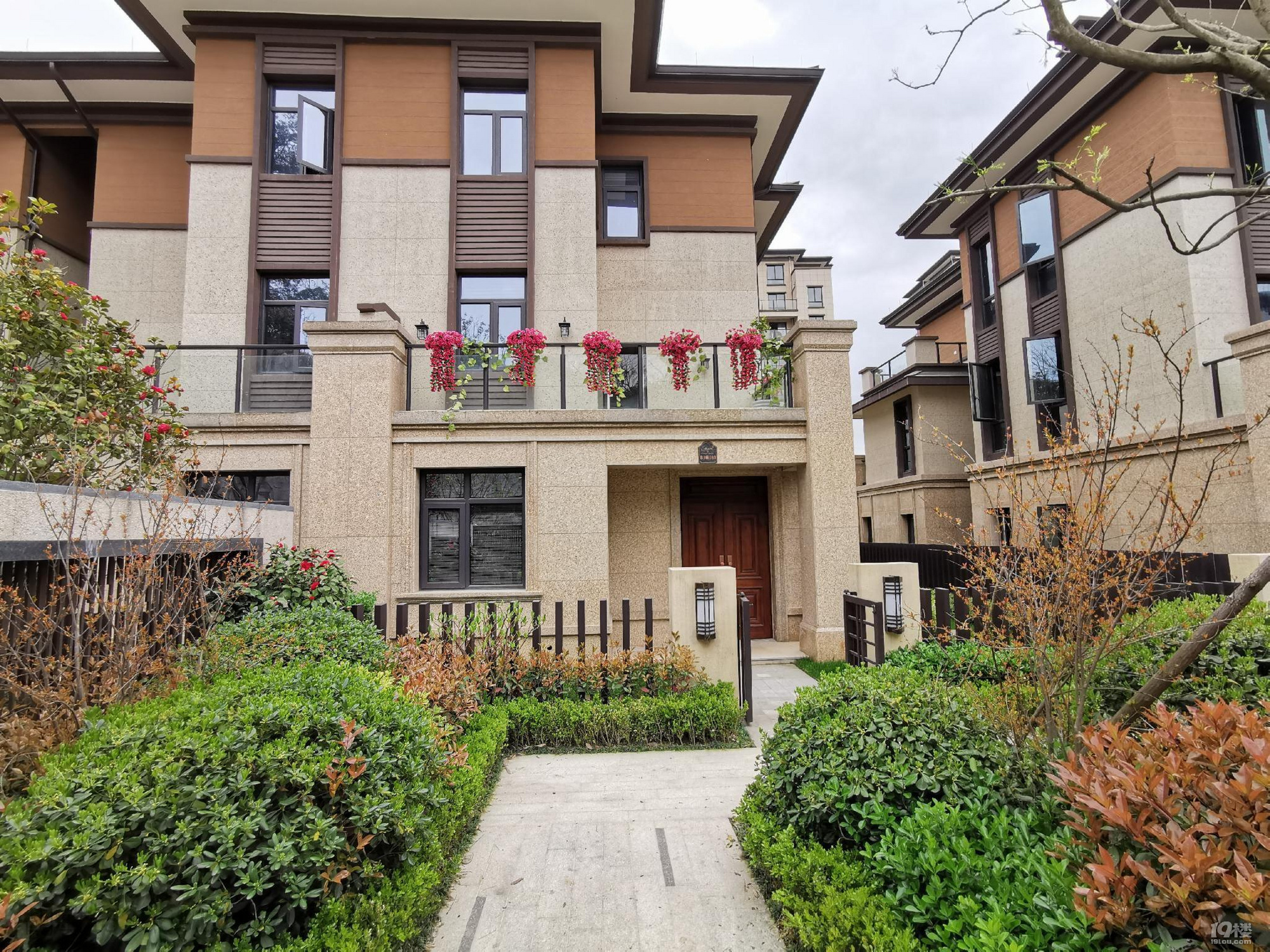 (现房别墅)钱江世纪城,顺发康庄排屋,送车位,送前后大花园