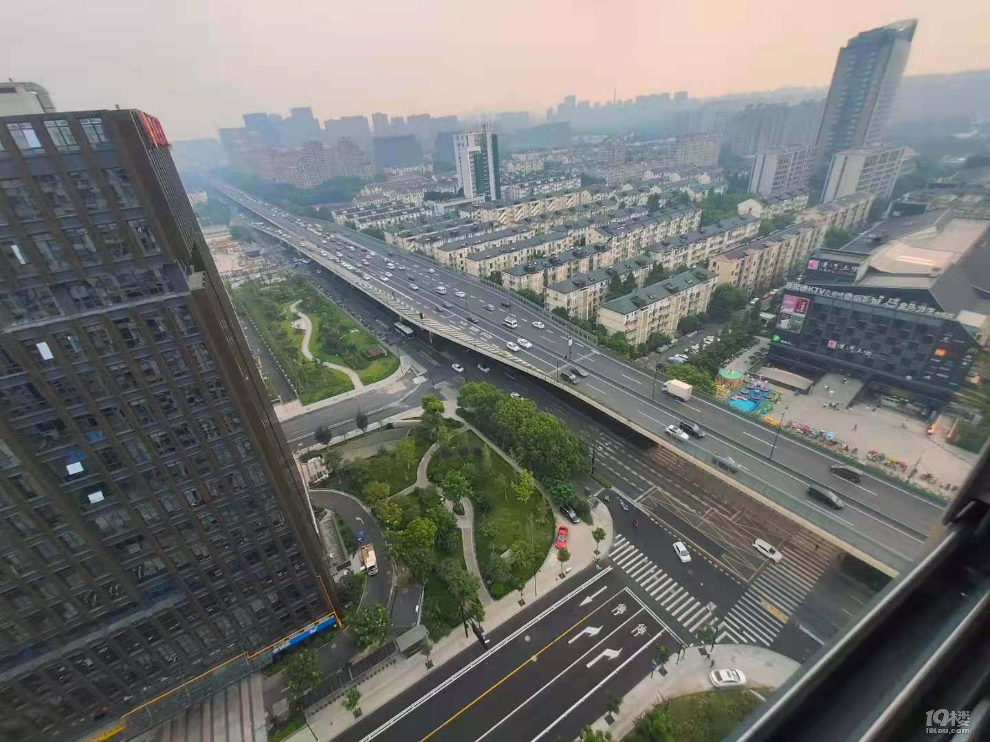 舟山东路沿街底商大开间招任何业态-租金5元-宸创大厦小区--(原)杭州