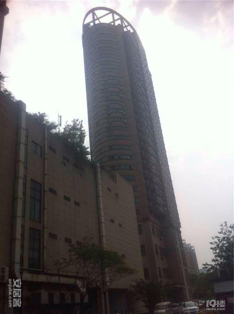 下沙大学城，网红公寓，挑高6米，包租4千带车位，无税拎包入住