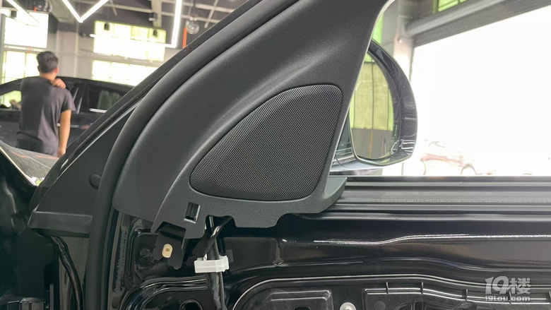 21款奔驰s450l升级a柱4d旋转高音喇叭,进一步提升驾乘体验