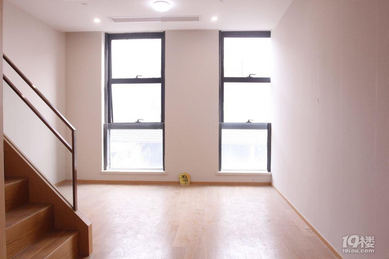 三花国际大厦 彭埠地铁口 火车东站 精装修loft