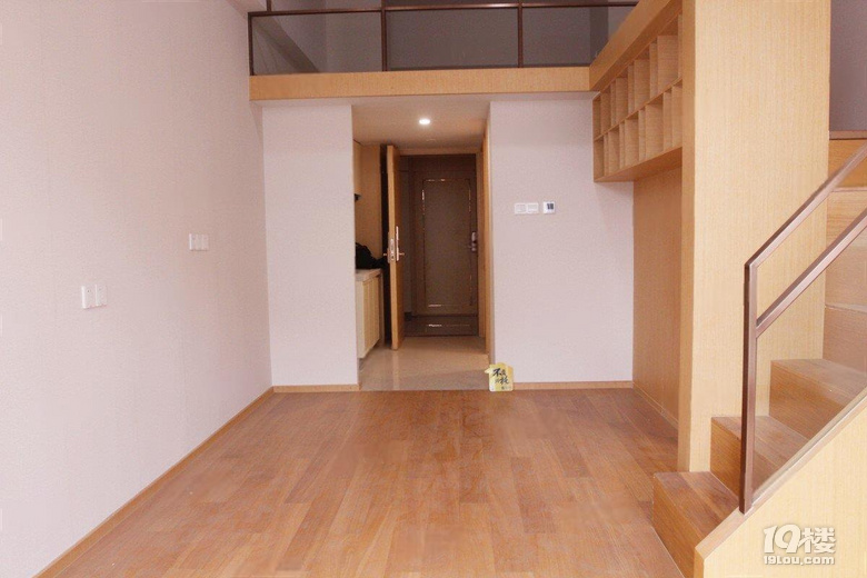 三花国际大厦 彭埠地铁口 火车东站 精装修loft