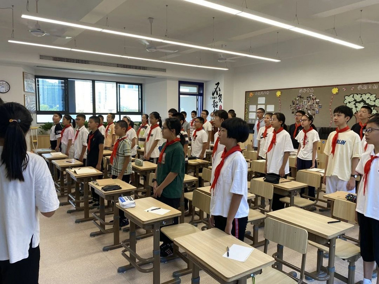 华师大附校初一年级“开学第一课”剪影