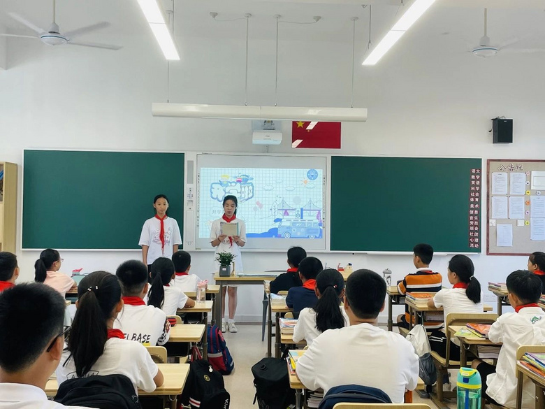 华师大附校初一年级“开学第一课”剪影