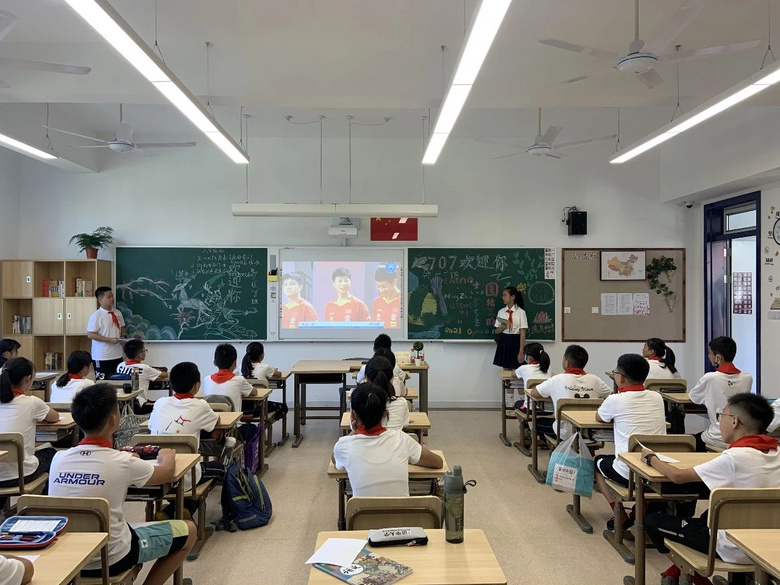 华师大附校初一年级“开学第一课”剪影