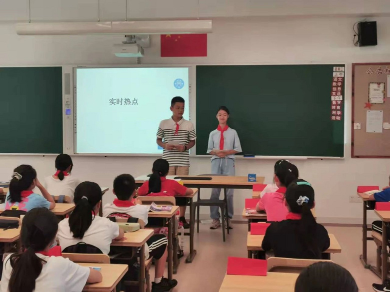 华师大附校初一年级“开学第一课”剪影