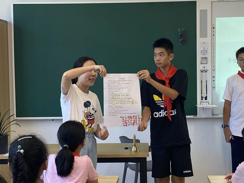 华师大附校初一年级“开学第一课”剪影