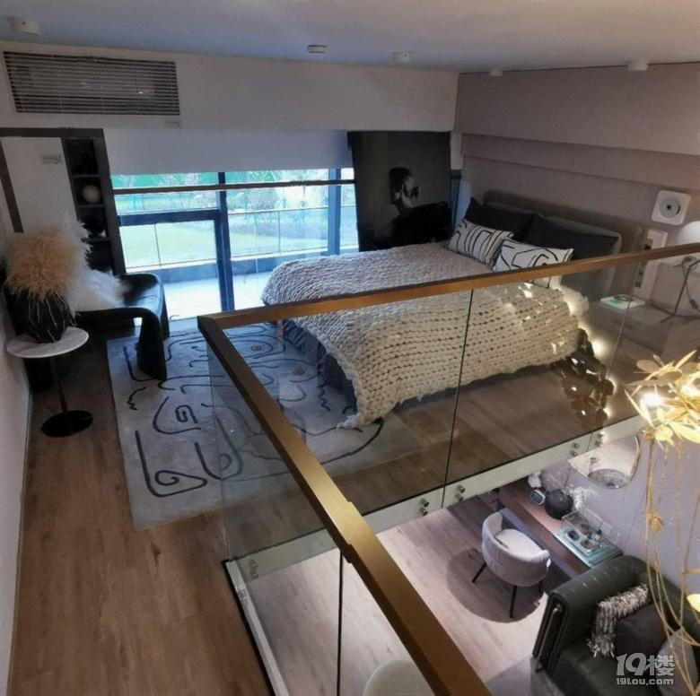 比邻宋城，银泰加持，蓝城品质，精装修，一线江景，地铁口公寓！
