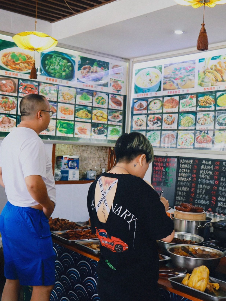 沒吃過這道菜就不算到過八卦新村!一家小破店竟靠臭味出圈了