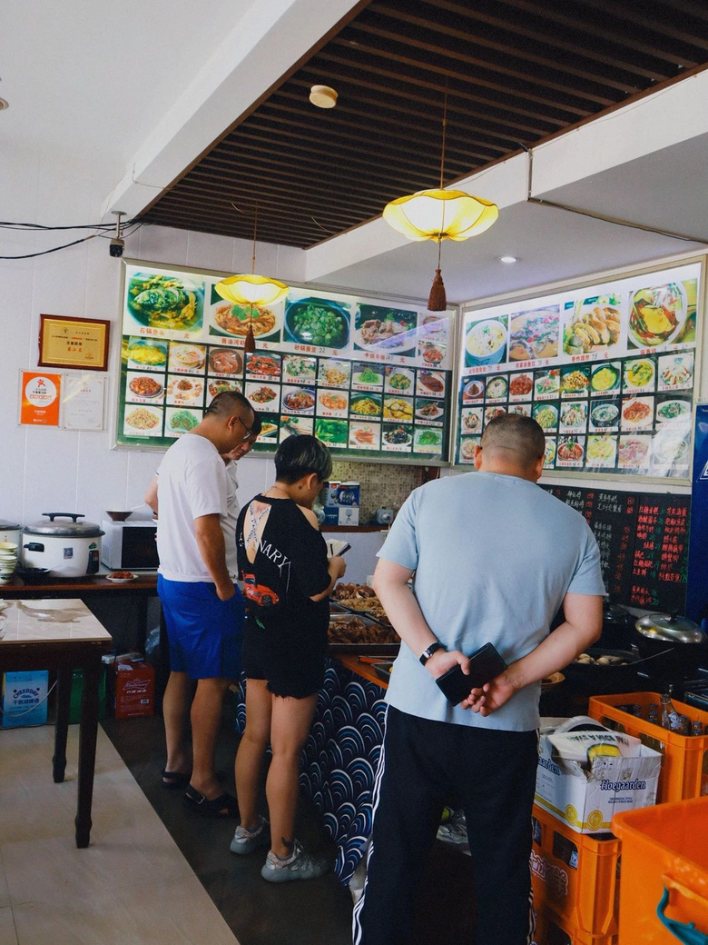 沒吃過這道菜就不算到過八卦新村!一家小破店竟靠臭味出圈了