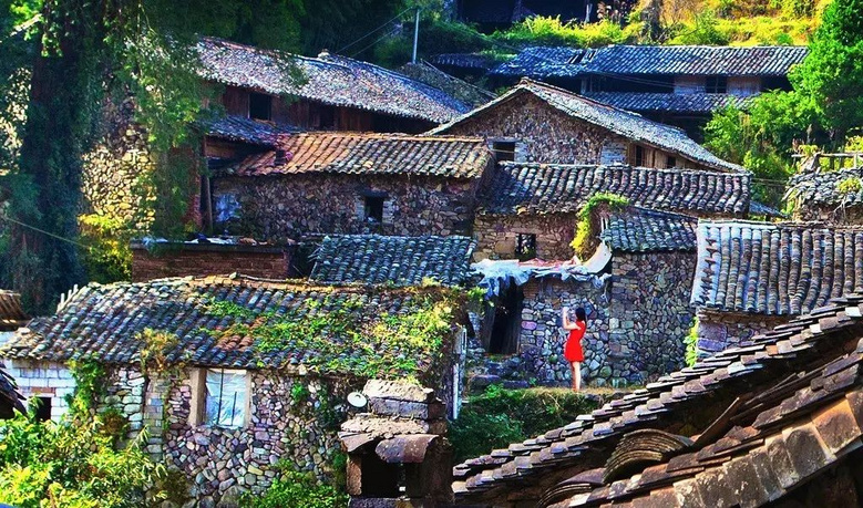 浙江有座藏在大山里的“小香港”,一半江南一半歐洲