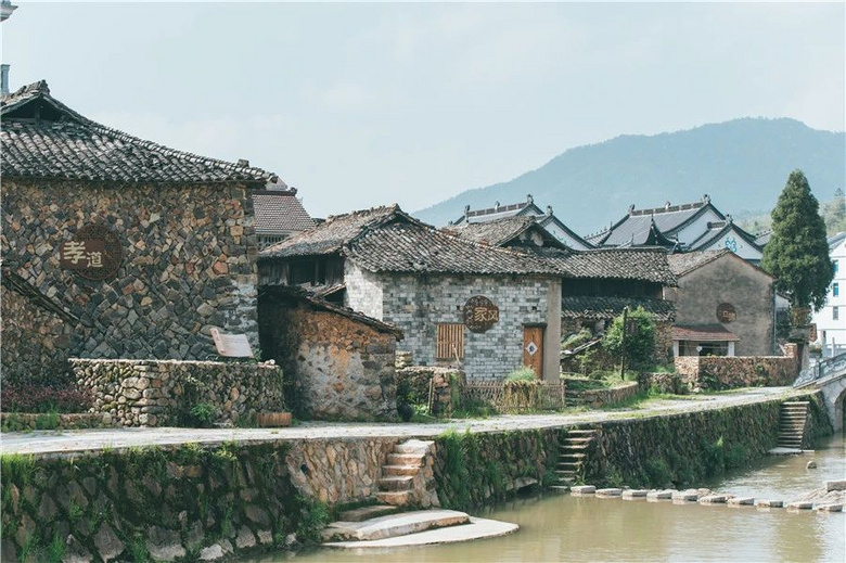 浙江有座藏在大山里的“小香港”,一半江南一半歐洲