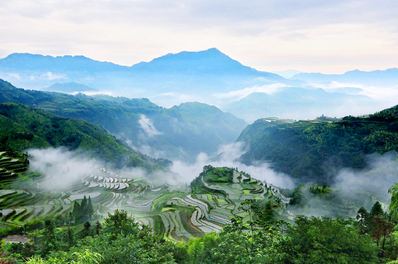 浙江有座藏在大山里的“小香港”,一半江南一半歐洲
