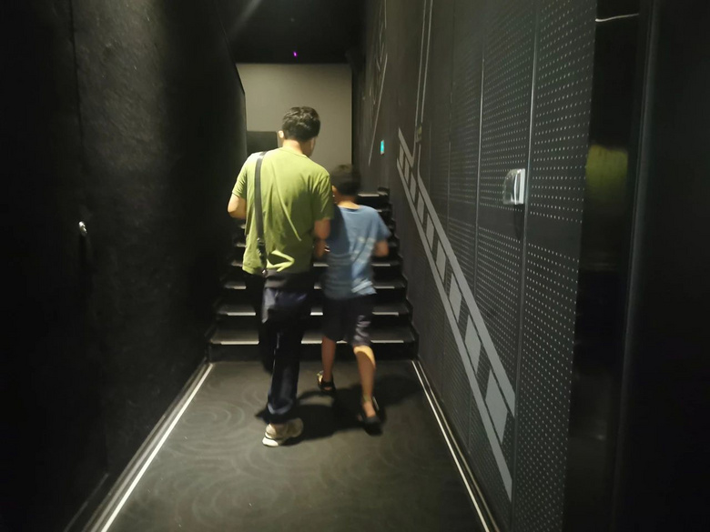 孩子去哪儿了？杭州昨日一幕刷屏：空荡荡……