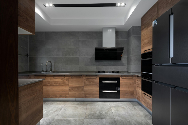 143�O�ִ���Լ���ռ���ɫ��������Ȼɫ��ʵľ��ײ���˾ӵ��¶�