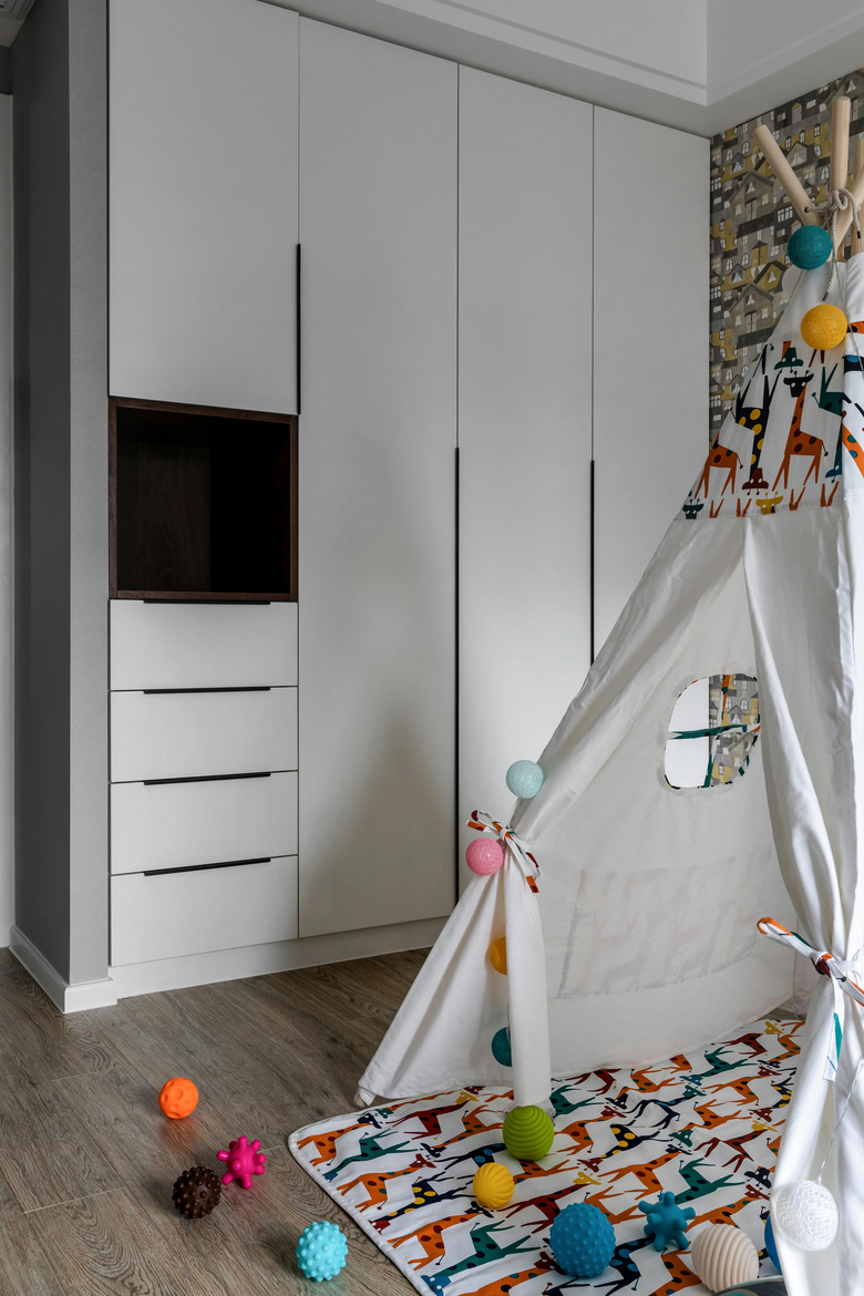 143�O�ִ���Լ���ռ���ɫ��������Ȼɫ��ʵľ��ײ���˾ӵ��¶�