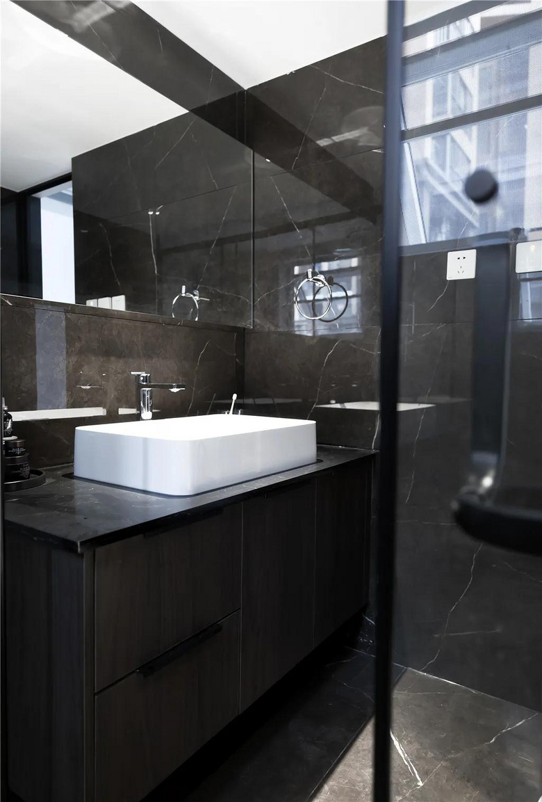 130㎡现代简雅风,营造出高级优雅的时尚与档次感