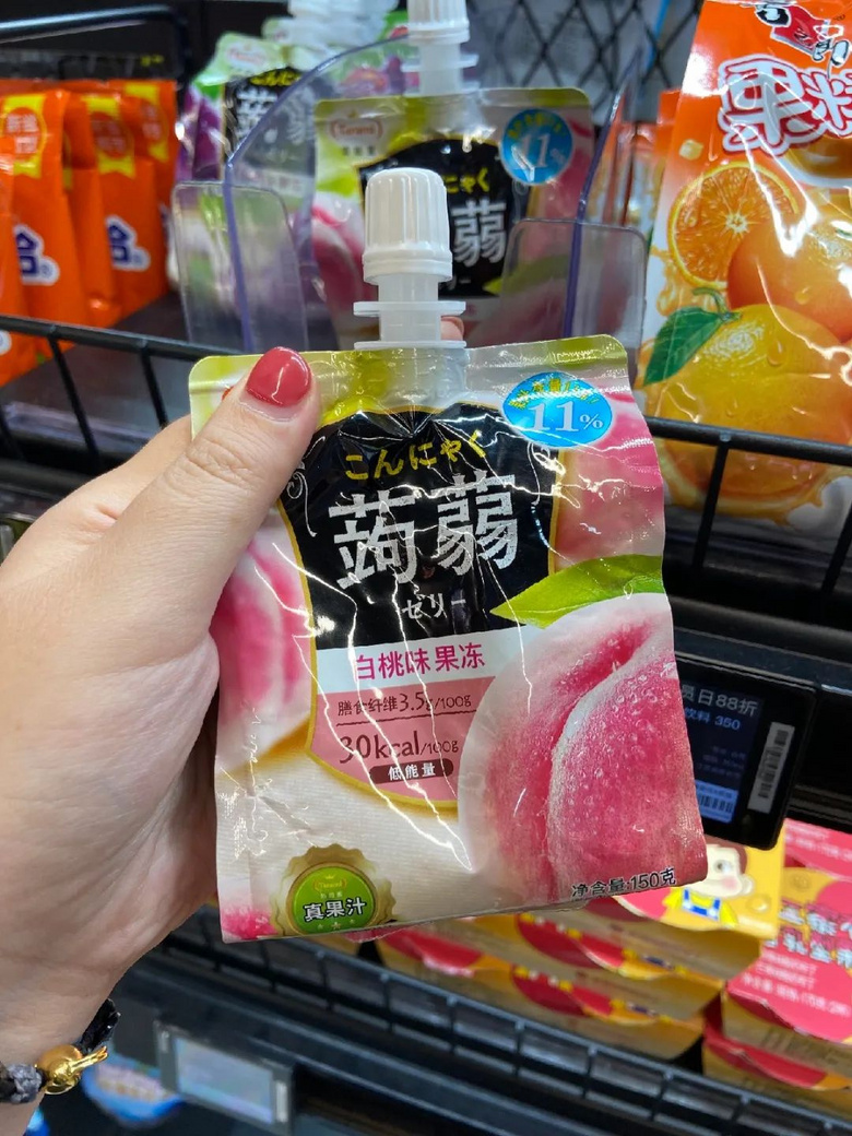 以為是顆奶糖,結(jié)果從嘴里拉出一張“人臉”?