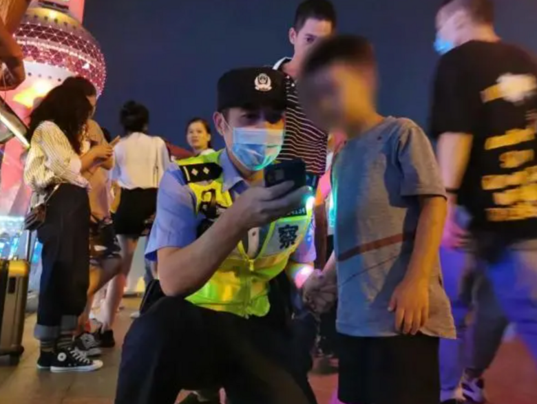 短短4小时，在路上“捡”到多个娃！警察紧急提醒：父母们长点心