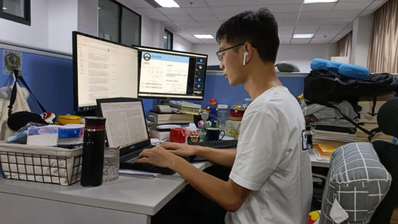 “妈妈,双减了,你能不能别管我学习!”这位妈妈的回答够狠