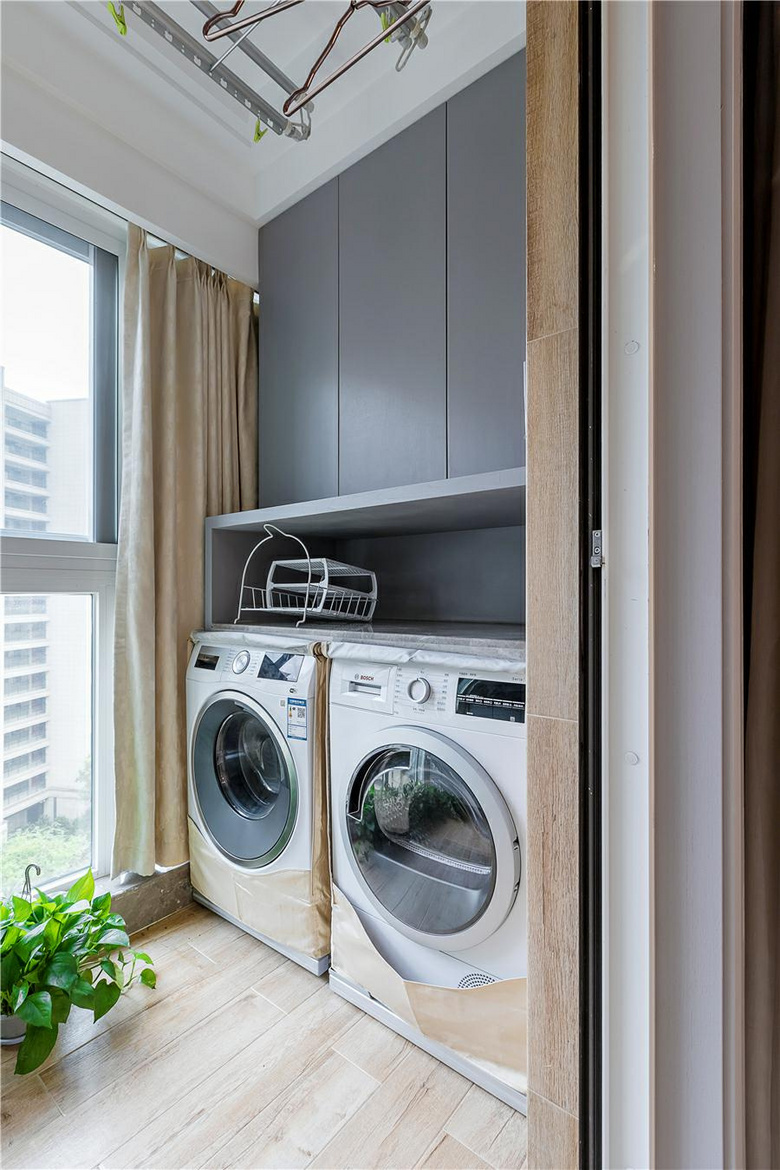 127�O�ִ����֣�Ѥ��ɫ�ʻ滭����������ֲ�������ռ����շ緶