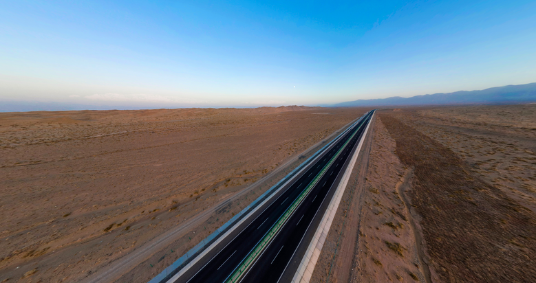 漠风尘日色昏柳格高速阿克赛附近360度全景