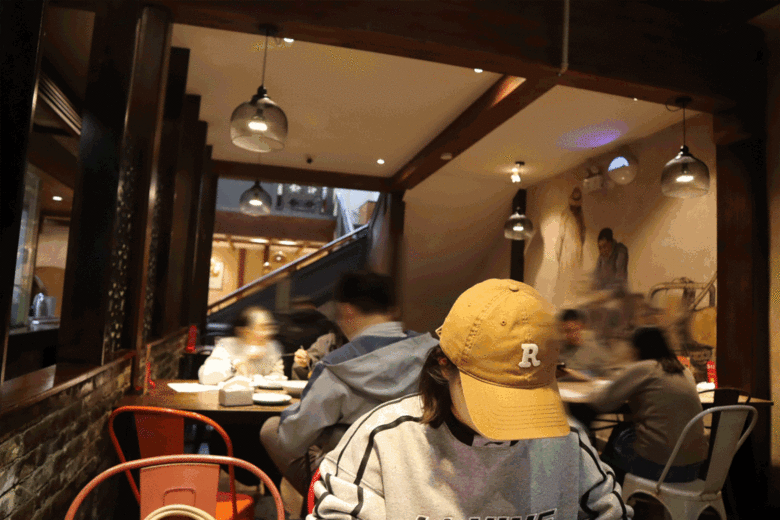 在杭州开了11年！新客问：地址呢？大树底下！