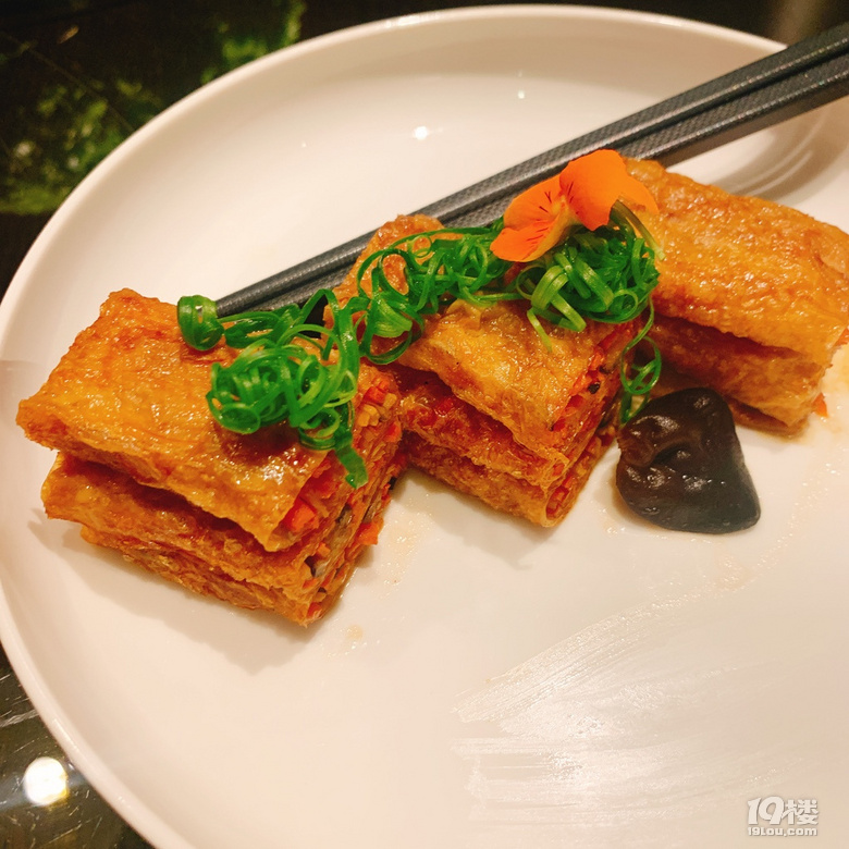 打卡升级后的杭儿风，一桌朋友意犹未尽，泉水牛肉我爱了！
