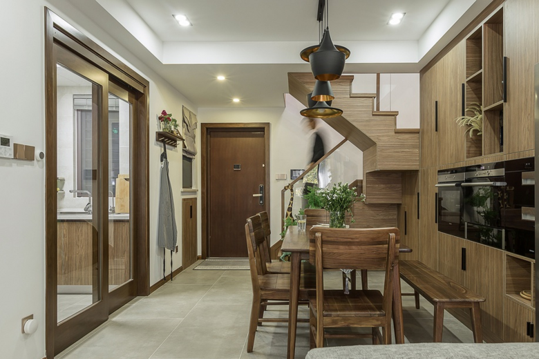 把家装修成森林是一种什么体验?140㎡北欧原木风,绿植生机满满