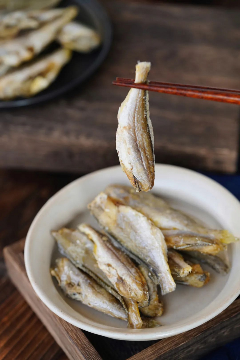香！酥！鮮！饞哭辦公室的舟山魚(yú)酥現(xiàn)捕現(xiàn)做，59.9元4袋超值