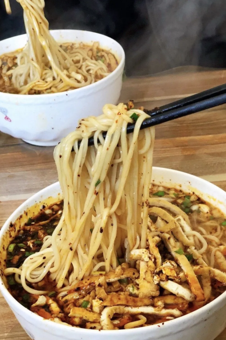 終于結(jié)束20年無鐵路歷史,這座好吃好玩的寶藏小城藏不住了