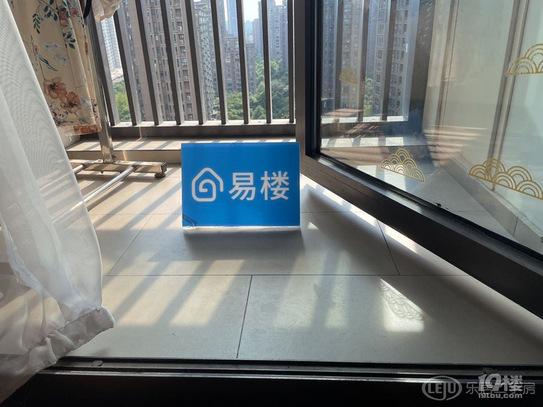 世纪金座 49平 1室 中楼层 86万