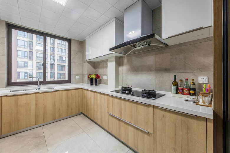 �ÿ���330�O��ŷ����Ծ�㣬��Ľ����