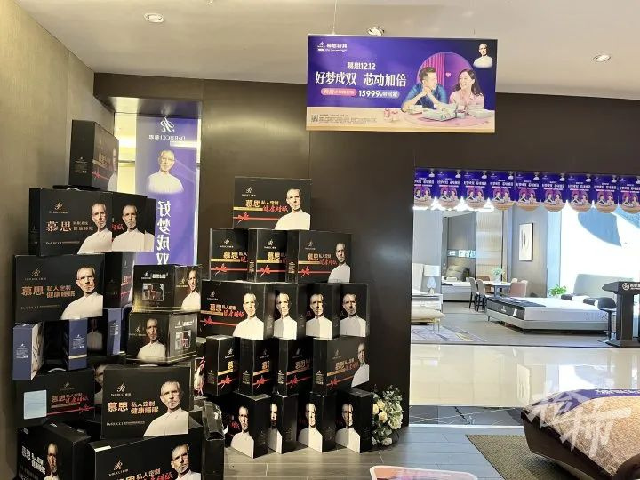 这个叼烟的洋老头到底是谁？慕思床垫骗了我们12年