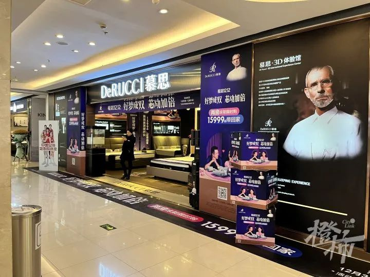 这个叼烟的洋老头到底是谁？慕思床垫骗了我们12年