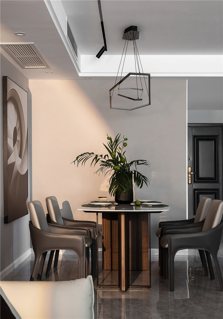 130�O�ִ����ݷ磬�������ʦ��ν����ǽλ�ò�����������