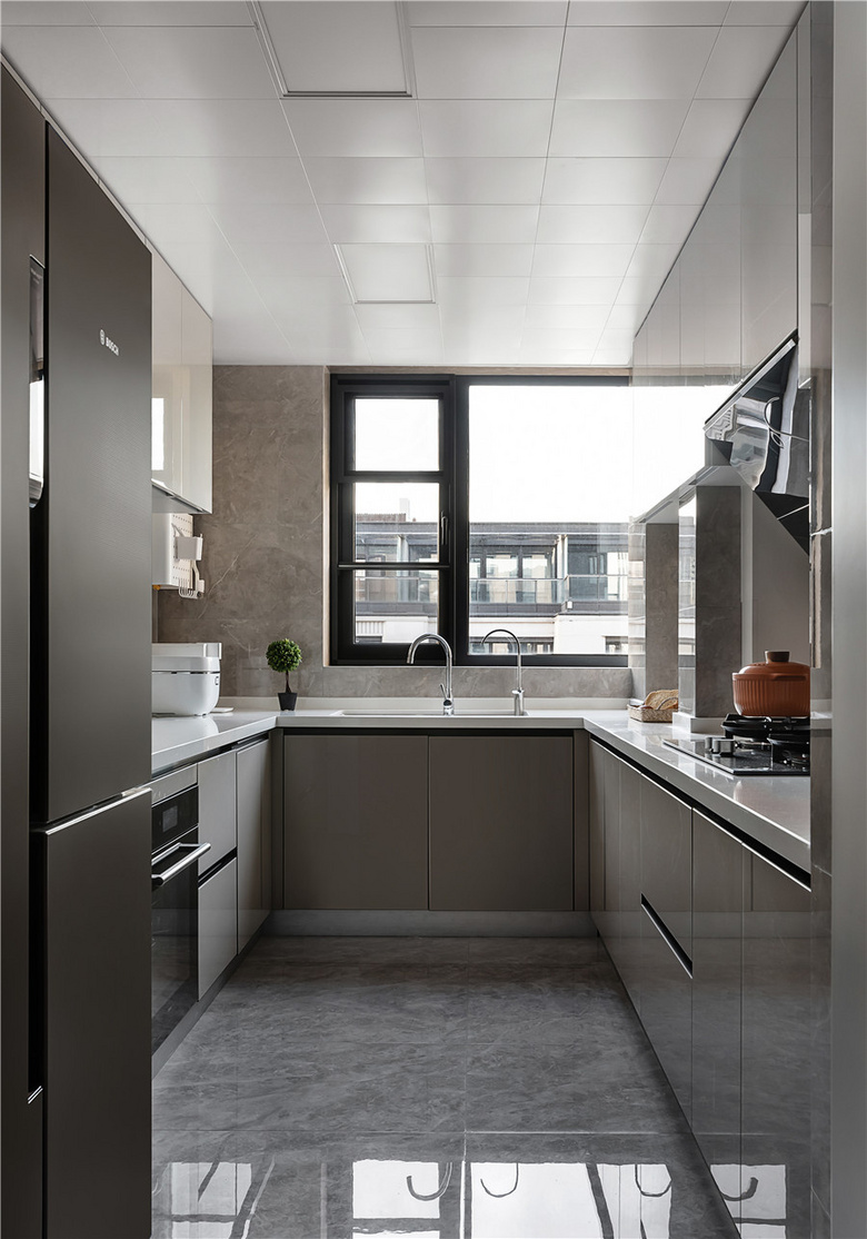 130�O�ִ����ݷ磬�������ʦ��ν����ǽλ�ò�����������